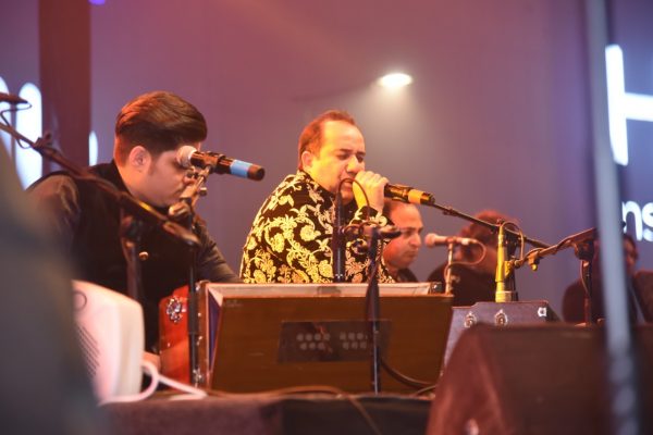 USTAD RAHAT FATEH Enthralls AT PACKAGES MALL