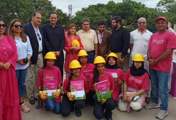 LADIESFUND Energy Female Engineering Solar Roof Installation